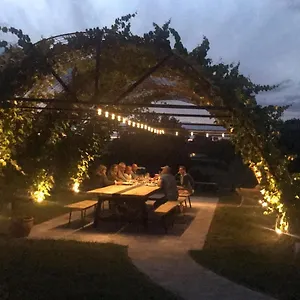 Au Bord De La Foret Bed & Breakfast